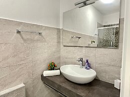 Ida Palace, new Deluxe Seafront Apartment