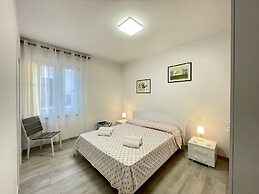 Ida Palace, new Deluxe Seafront Apartment