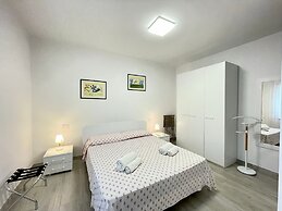 Ida Palace, new Deluxe Seafront Apartment