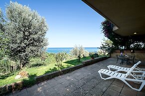 Bright and Comfortable Three-room Apartment Park Residence Cicladi