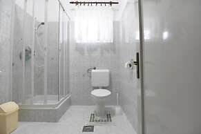 Spacious Ground Floor Apartment Primavera