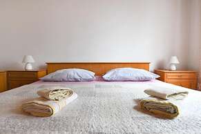 Spacious Ground Floor Apartment Primavera