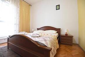 Spacious Ground Floor Apartment Primavera