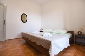 Spacious Ground Floor Apartment Primavera