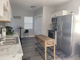 Charming 4 Bedroom House Nissan Sentra Available With Longer Stays