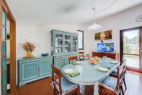 Villa Breezy Way - Among Greenery