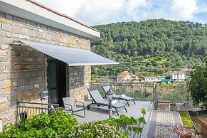 Villa Breezy Way - Among Greenery