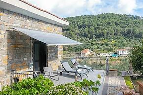 Villa Breezy Way - Among Greenery
