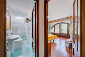 Villa Breezy Way - Among Greenery