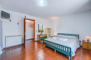 Villa Breezy Way - Among Greenery