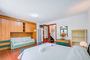 Villa Breezy Way - Among Greenery