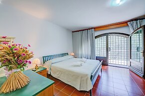 Villa Breezy Way - Among Greenery