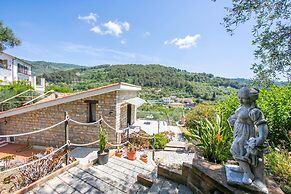 Villa Breezy Way - Among Greenery