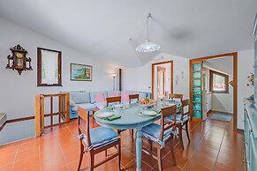 Villa Breezy Way - Among Greenery