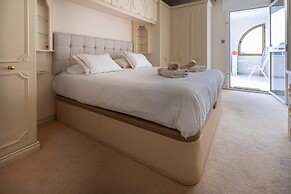 Neptune Suite-hosted by Sweetstay