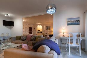 Neptune Suite-hosted by Sweetstay