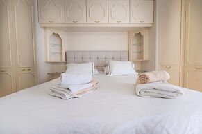 Neptune Suite-hosted by Sweetstay