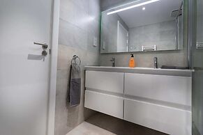 Top Studio With View-hosted by Sweetstay