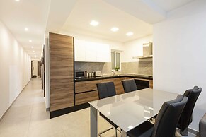 Golden Flat in San Pawl