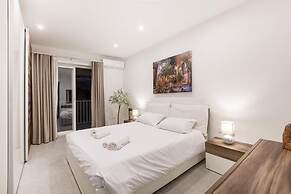 Golden Flat in San Pawl