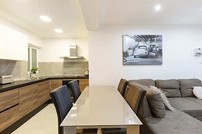 Golden Flat in San Pawl