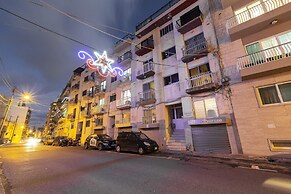 Golden Flat in San Pawl