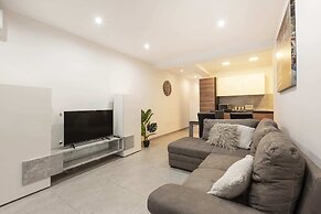 Golden Flat in San Pawl