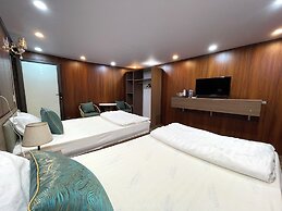 Odyssey Hostel, Tours & Motorbikes Rental