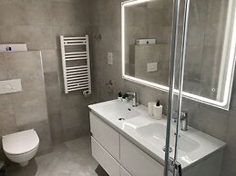 E1 Suites & Spa