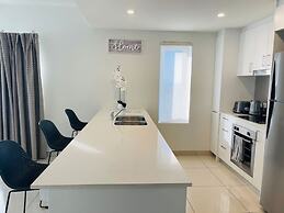 ZEN OCEAN BLISS - 2BR  Cozy Apt Sea View