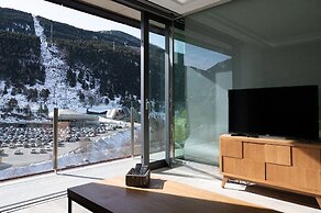 THE MIRROR & SPA by Elegant Residences