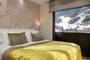 THE MIRROR & SPA by Elegant Residences