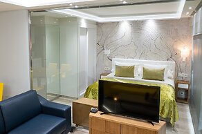 THE MIRROR & SPA by Elegant Residences