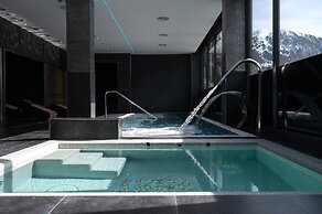 THE MIRROR & SPA by Elegant Residences