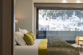 THE MIRROR & SPA by Elegant Residences