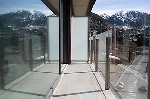 THE MIRROR & SPA by Elegant Residences