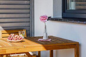 Seaside Escape Pet Friendly by Renters