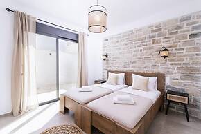 Villa Ida With Pool in Kamilari