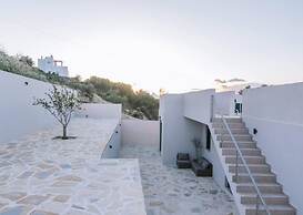 Villa Ida With Pool in Kamilari