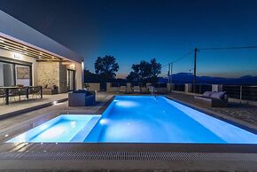 Villa Ida With Pool in Kamilari