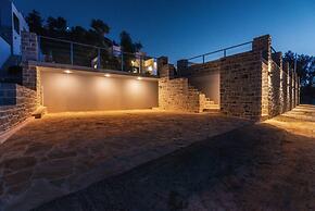 Villa Ida With Pool in Kamilari