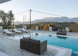 Villa Ida With Pool in Kamilari