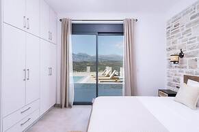 Villa Ida With Pool in Kamilari