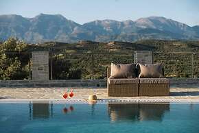 Villa Ida With Pool in Kamilari