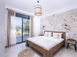 Villa Ida With Pool in Kamilari