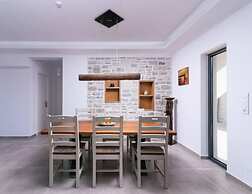 Villa Ida With Pool in Kamilari