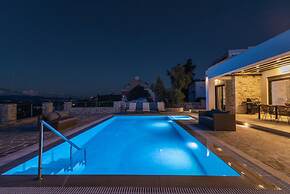 Villa Ida With Pool in Kamilari