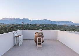 Villa Ida With Pool in Kamilari