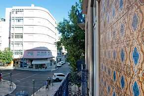 Her Majesty at Liverdade Avenue 1E