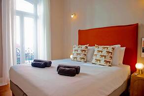 Her Majesty at Liverdade Avenue 1E